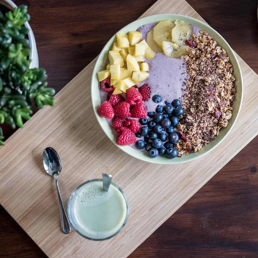 Tostada de aguacate con huevo pochado, un desayuno saludable